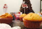 muffin au thé de noël dans un décor de noël