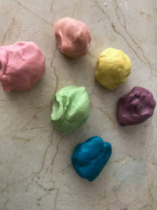 pâte colorés en 6 teintes