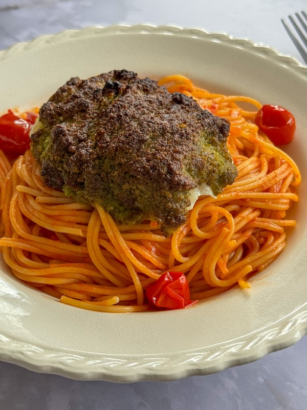 spaghetti aux tomates cerises avec du cabillaud