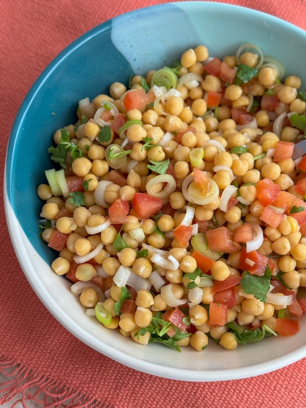 salade saine et équilibrée aux pois chiches