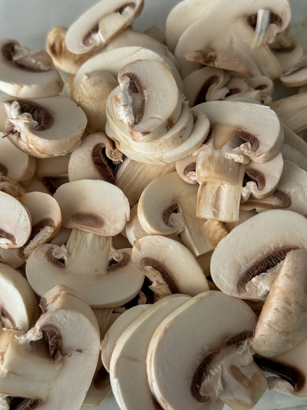 champignons de paris émincés