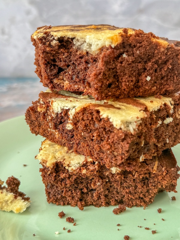 part de brownie au chocolat et à la noix de coco