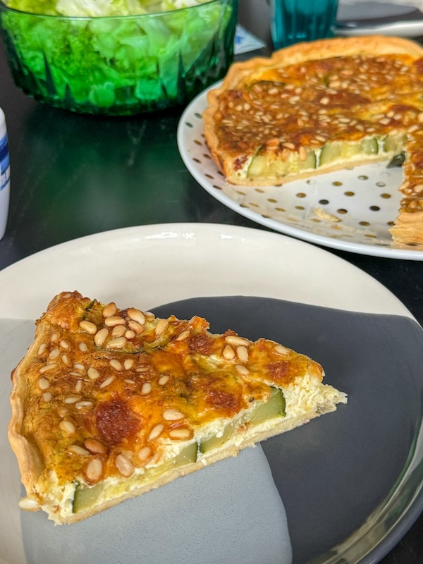 part de quiche aux courgettes