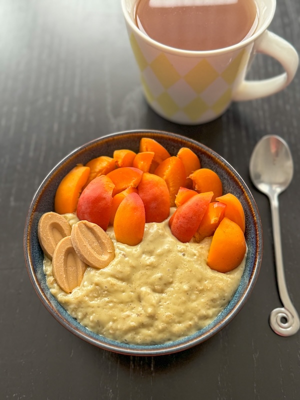 porridge à la pistache et aux abricots