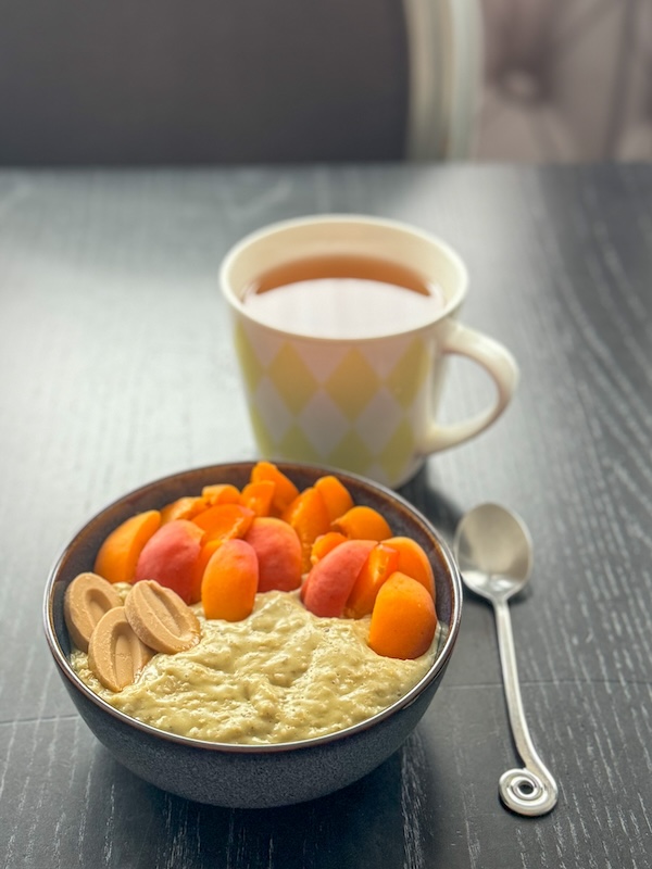 porridge aux abricots et à la pistache