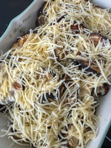 comté avant cuisson. sur les aubergines