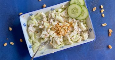 salade de concombre au yaourt et aux cacahuètes