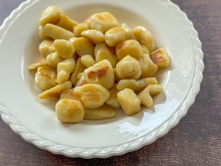 assiette de gnocchis poêlés